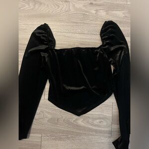 Black long sleeve crop
